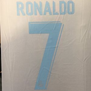 画像: 子供用 K001 レアルマドリードHOME RONALDO*7 ロナウド 白青ライン 18 ゲームシャツ パンツ付